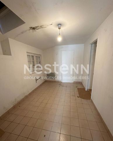 Maison en pierre à rénover au calme d'une impasse à Questembert
