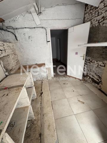 Maison en pierre à rénover au calme d'une impasse à Questembert