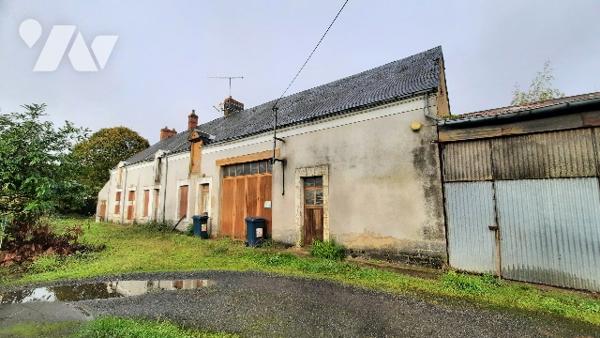 Maison à restaurer entièrement de 115 m² + dépendances. Sur terrain constructible de 1.26 hectares