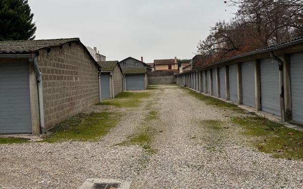 Stationnement à louer    Villeurbanne