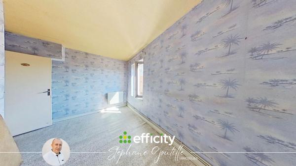 Appartement
         5 pièces
        - 143 m² 120 000 € *