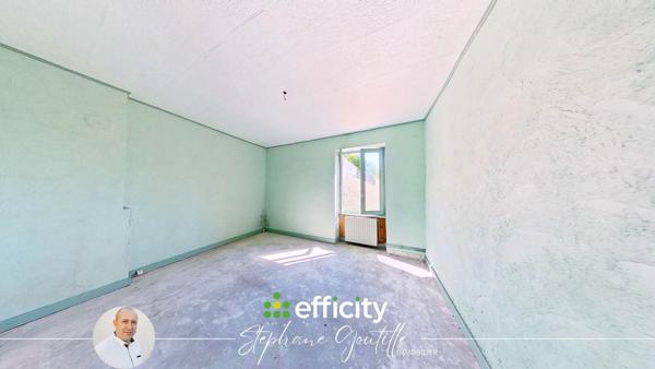 Appartement
         5 pièces
        - 143 m² 120 000 € *