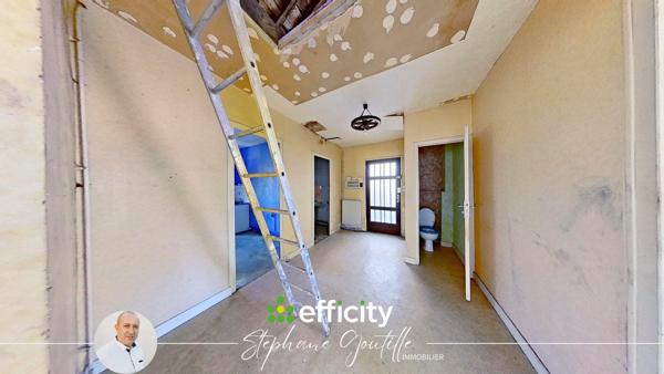 Appartement
         5 pièces
        - 143 m² 120 000 € *