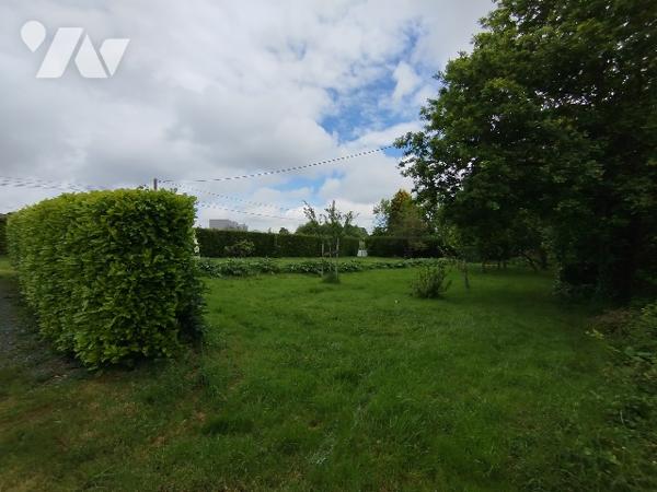Maison d'habitation de style néo-breton élevée d'un étage, avec 4 chambres, garage et jardin