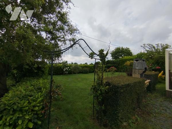 Maison d'habitation de style néo-breton élevée d'un étage, avec 4 chambres, garage et jardin
