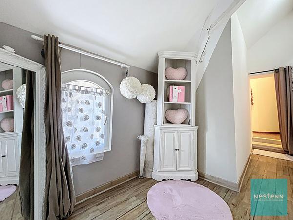 Maison à vendre à Bléré - 6 pièces, 4 chambres, très bon état