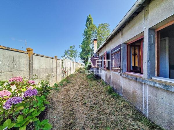 Grand terrain arboré avec maison préfabriquée