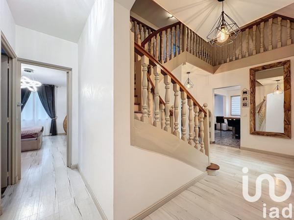 Maison traditionnelle 7 pièces de 175 m² à Othis (77280)