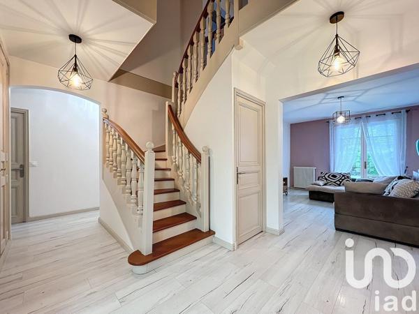 Maison traditionnelle 7 pièces de 175 m² à Othis (77280)