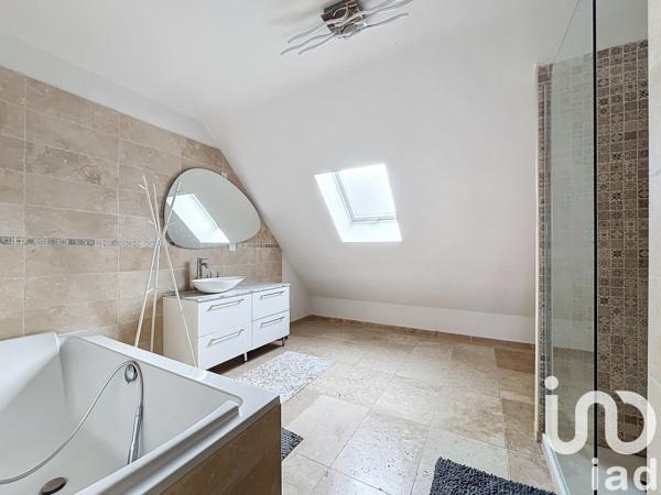 Maison traditionnelle 7 pièces de 175 m² à Othis (77280)