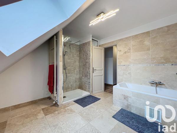 Maison traditionnelle 7 pièces de 175 m² à Othis (77280)