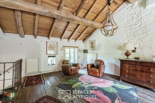 Maison de caractère du XVe, avec grand étang pittoresque