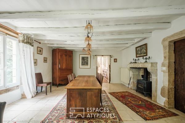 Maison de caractère du XVe, avec grand étang pittoresque