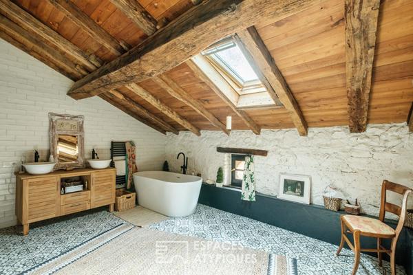 Maison de caractère du XVe, avec grand étang pittoresque