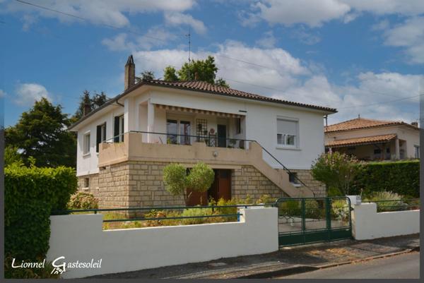 Maison familiale rénovée avec appartement indépendant en bordure de Rivière à vendre 9 pièces PINEUILH (33)
