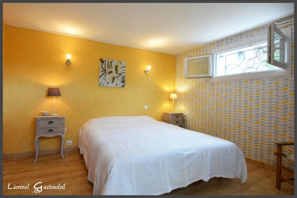 Maison familiale rénovée avec appartement indépendant en bordure de Rivière à vendre 9 pièces PINEUILH (33)