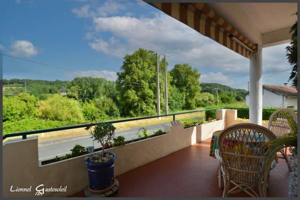Maison familiale rénovée avec appartement indépendant en bordure de Rivière à vendre 9 pièces PINEUILH (33)