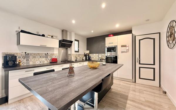 Maison à vendre    7 pièces •  Genlis