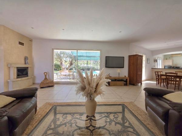 Villa d’exception de plain-pied – 200 m² sur 3 000 m² de terrain arboré