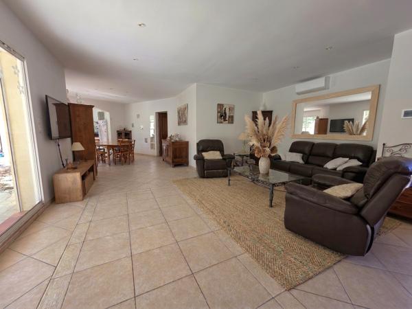 Villa d’exception de plain-pied – 200 m² sur 3 000 m² de terrain arboré