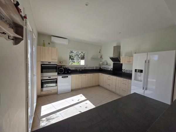 Villa d’exception de plain-pied – 200 m² sur 3 000 m² de terrain arboré