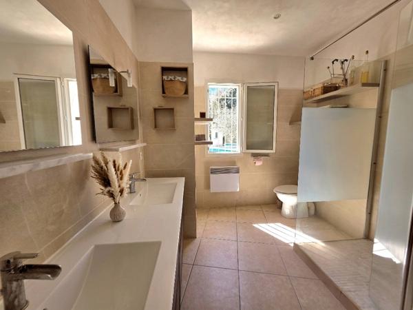 Villa d’exception de plain-pied – 200 m² sur 3 000 m² de terrain arboré