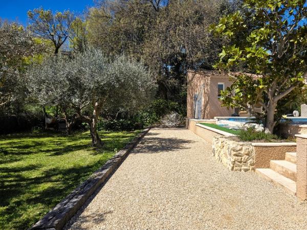 Villa d’exception de plain-pied – 200 m² sur 3 000 m² de terrain arboré