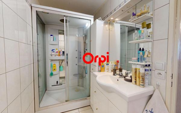 Appartement à vendre    4 pièces • 71 m2 Vaulx-en-Velin