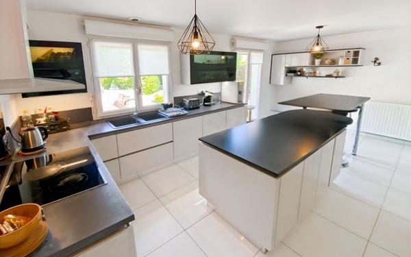 Maison à vendre    5 pièces • 160,90 m2 Larmor-Plage