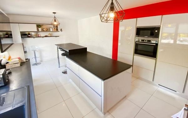 Maison à vendre    5 pièces • 160,90 m2 Larmor-Plage