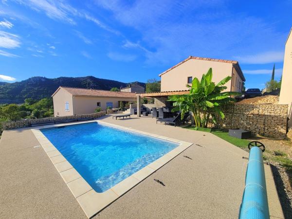 Maison de plain-pied de 2021 avec piscine