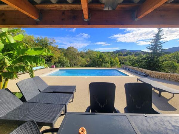 Maison de plain-pied de 2021 avec piscine