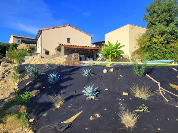 Maison de plain-pied de 2021 avec piscine