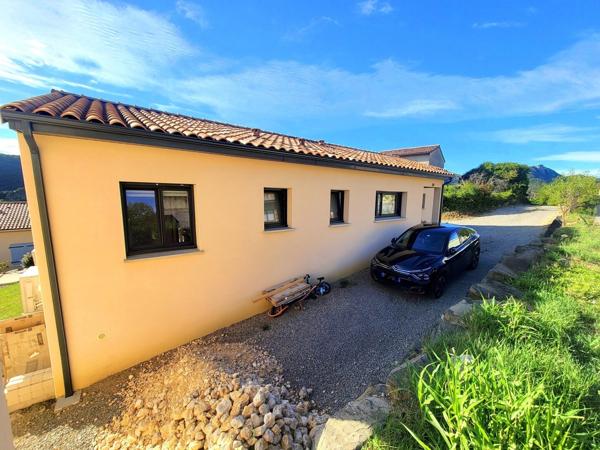 Maison de plain-pied de 2021 avec piscine