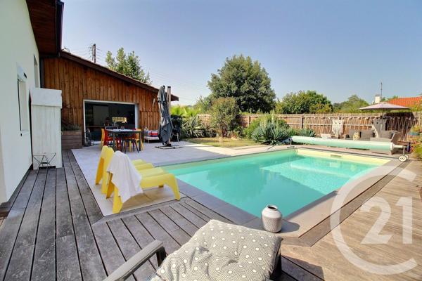 Maison à vendre  7 pièces - 177,27 m 2   PESSAC  - 33