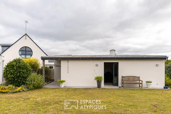 Maison contemporaine face à l’océan