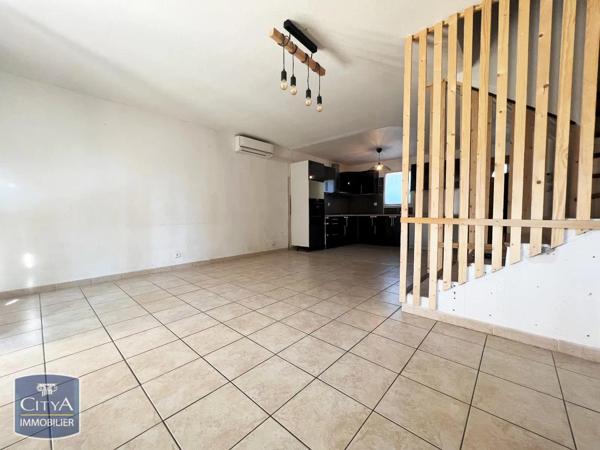 Maison à louer 4 pièces 82.02m² Sauveterre (30150)