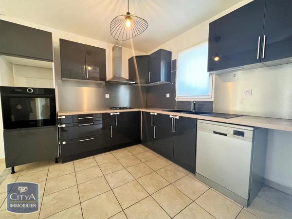 Maison à louer 4 pièces 82.02m² Sauveterre (30150)
