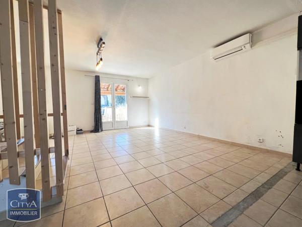Maison à louer 4 pièces 82.02m² Sauveterre (30150)