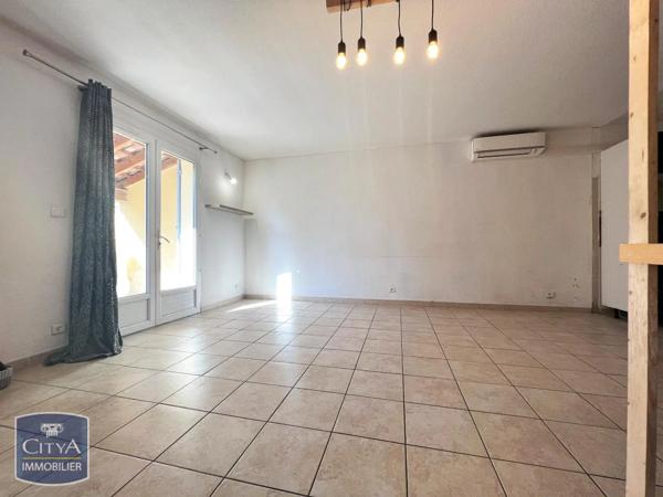 Maison à louer 4 pièces 82.02m² Sauveterre (30150)