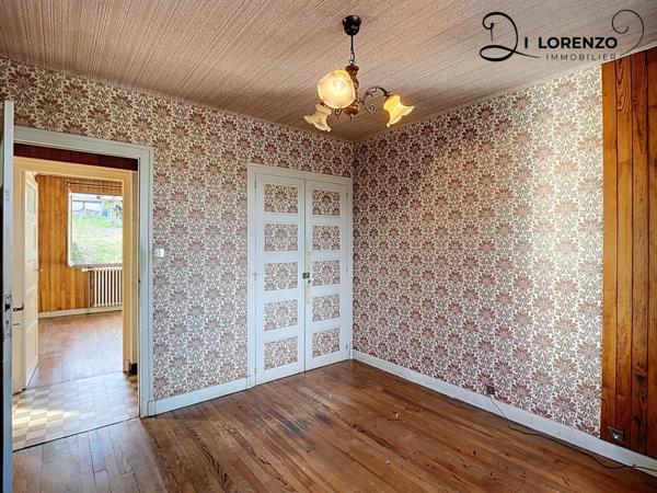 Maison à rénover sur grand sous-sol avec 2 garages et combles aménageables VIMINES (73)