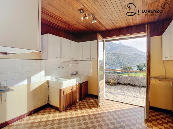 Maison à rénover sur grand sous-sol avec 2 garages et combles aménageables VIMINES (73)