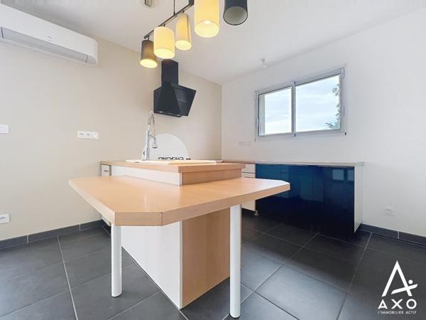 Maison contemporaine T6 avec terrain d'environ 2166m2