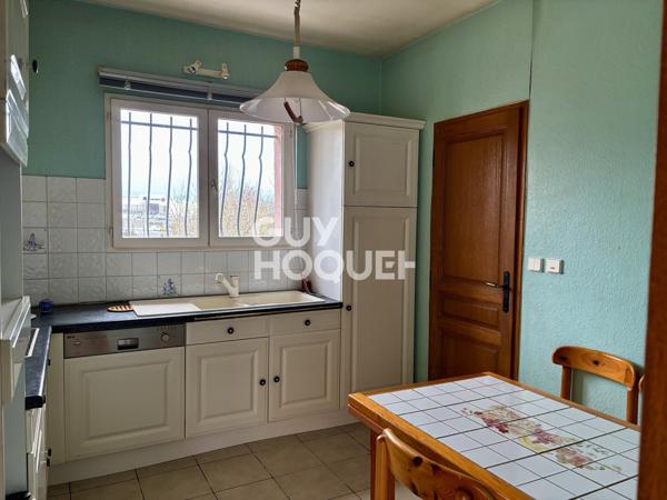 MONTLEGUN - Maison plain pied 3 chambres, garage sur terrain 443 m²