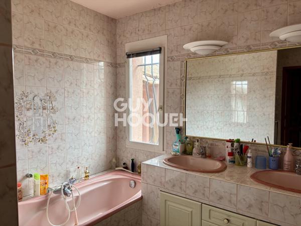 MONTLEGUN - Maison plain pied 3 chambres, garage sur terrain 443 m²