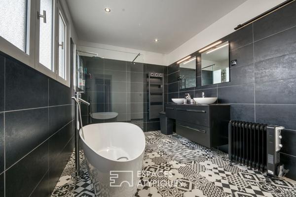 Maison singulière avec jardin et garage au coeur de la Mare au Clerc