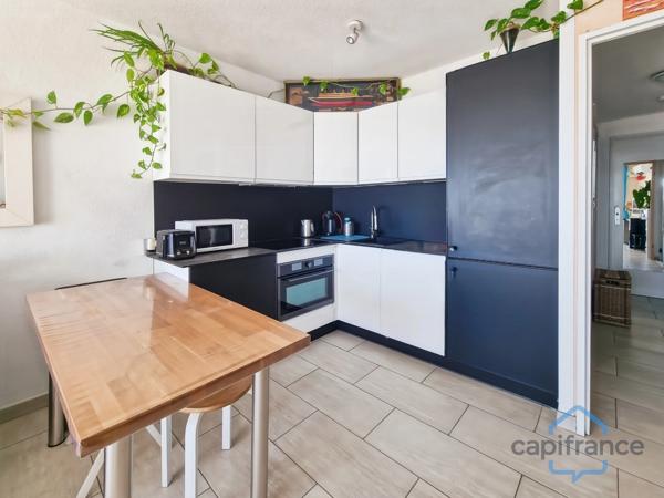Appartement VUE MER en 1ère ligne et au DERNIER ETAGE - T2 rénové et traversant de 40m² + Terrasse - La GRANDE-MOTTE (34)