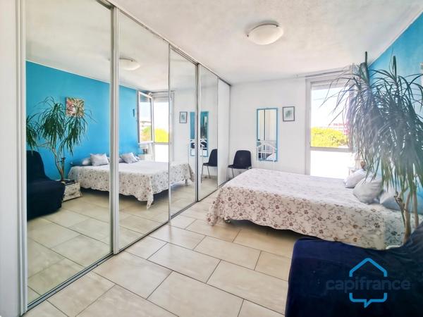 Appartement VUE MER en 1ère ligne et au DERNIER ETAGE - T2 rénové et traversant de 40m² + Terrasse - La GRANDE-MOTTE (34)