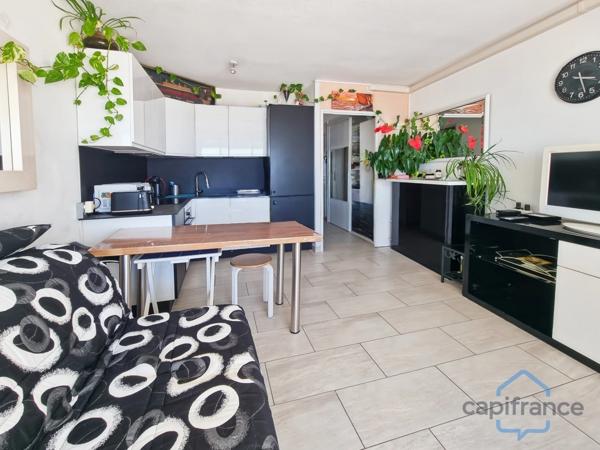 Appartement VUE MER en 1ère ligne et au DERNIER ETAGE - T2 rénové et traversant de 40m² + Terrasse - La GRANDE-MOTTE (34)