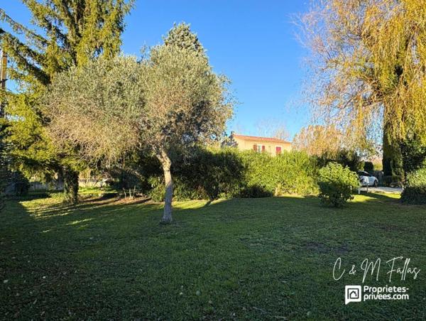 Terrain constructible - 360 m² de surface utile - Entraigues-sur-la-Sorgue